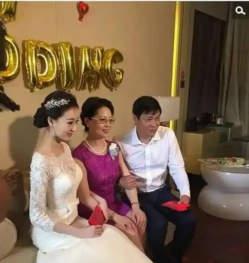 范志毅:被前妻逼着给百万分手费,如今娶小17岁娇妻和女儿当闺蜜_李倩