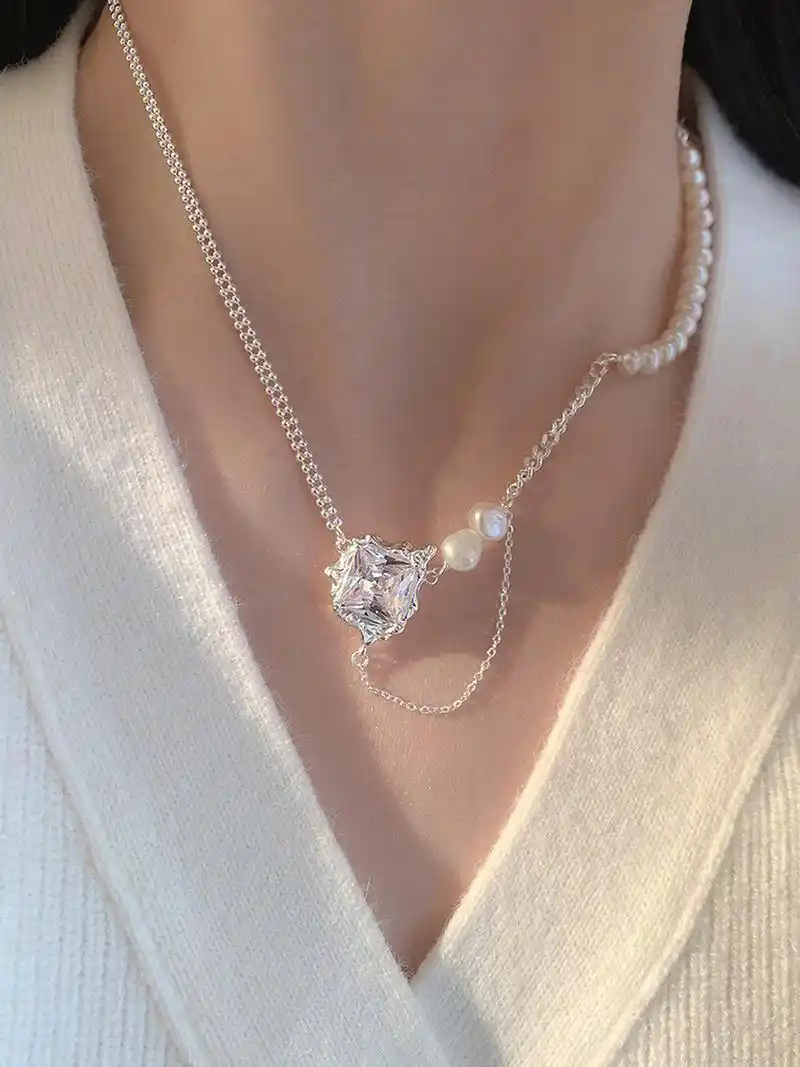 最近的心头爱锆石珍珠项链 这条项链的设计让我陷进去了,实打实的甜酷