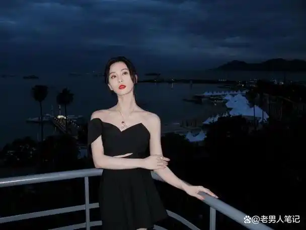 今天(5月21日)85后小花刘诗诗戛纳第一套造型释出,低扎马尾随性简约