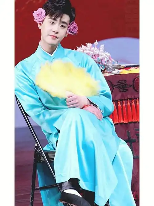 让我们在回顾一下二爷的簪花柳银环吧.#张云雷  #张云雷簪花柳银环