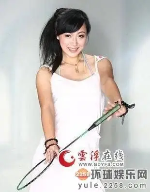 何炅聊两性话题引热议老婆王菁背景惊人