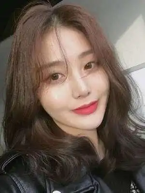 头发多适合什么发型女适合发量多的烫发发型图片推荐