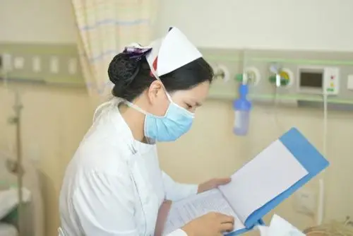 接收的护士认真核对