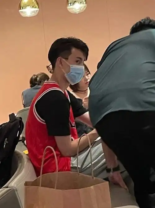 家人们这是不是王鹤棣啊