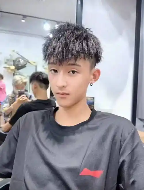 男生"两边掏空"发型叫什么?这3款干净帅气,剪完很清爽_头发_短发_风格