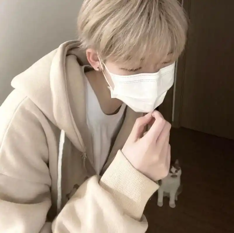 男生头像:简单又干净的帅气男头