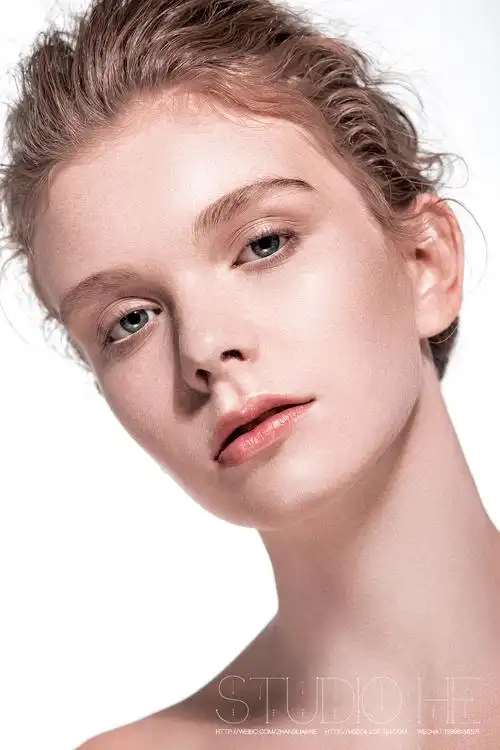 杂志级质感皮肤修饰by张连贺studio he_人像_poco摄影