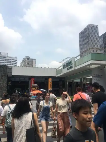 东方宝泰购物广场