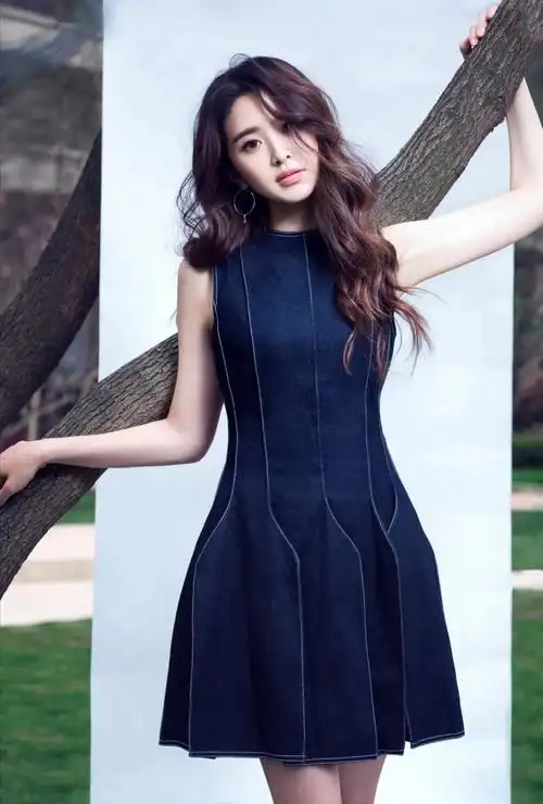 我们今天介绍的这位美女刘烨主要是做主持人的.