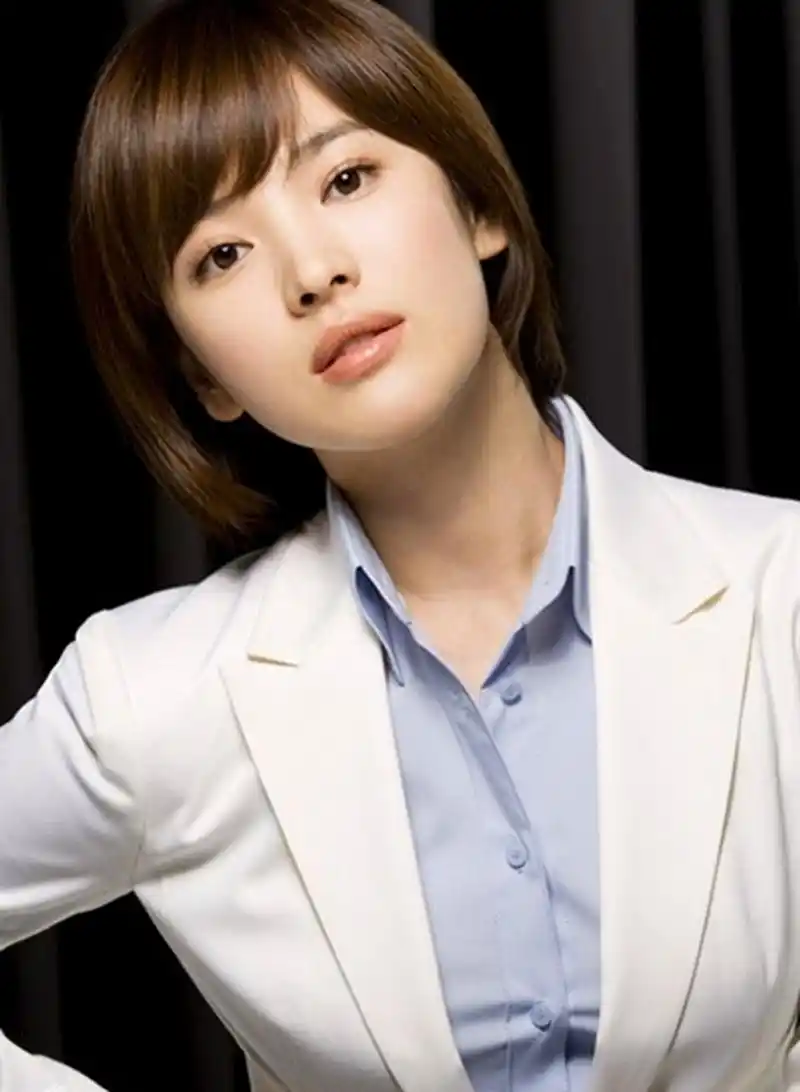 鳞伤,撞了南墙依旧不回头,终于知道,你我之间隔了座永远爬不到顶的山