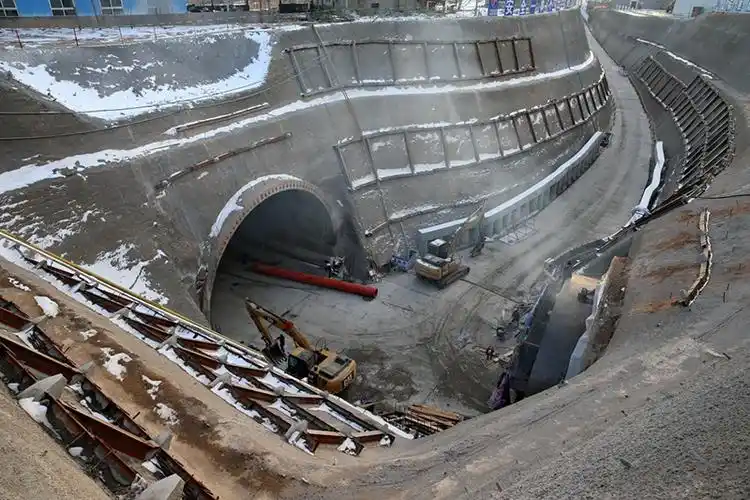 京张高铁紧张建设