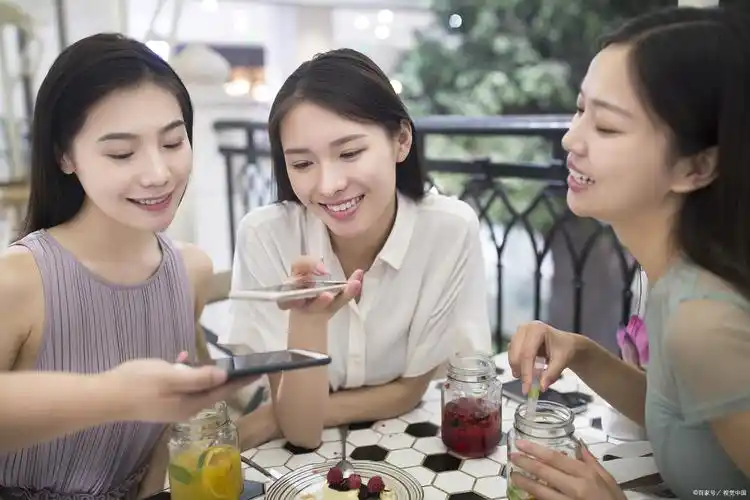 与人相处,这三件事上留一手,老辈人的告诫,快来学学吧