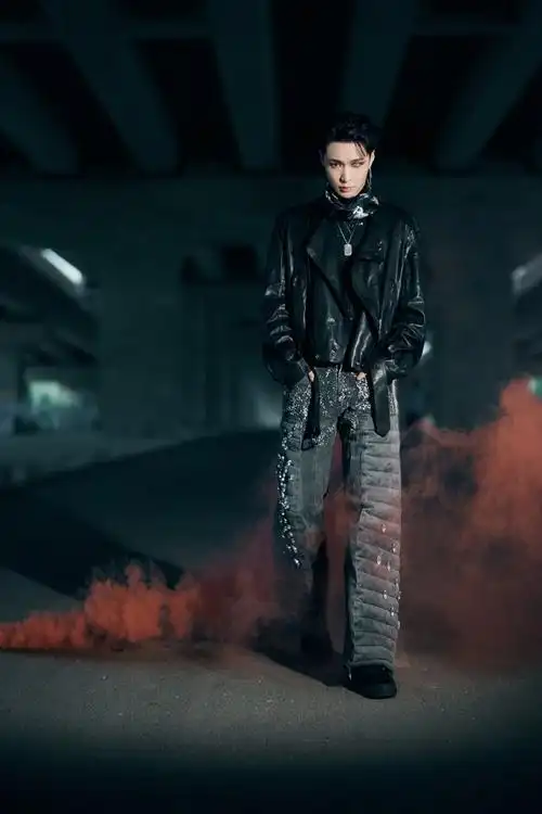 夏日歌会##张艺兴异瞳烟熏妆