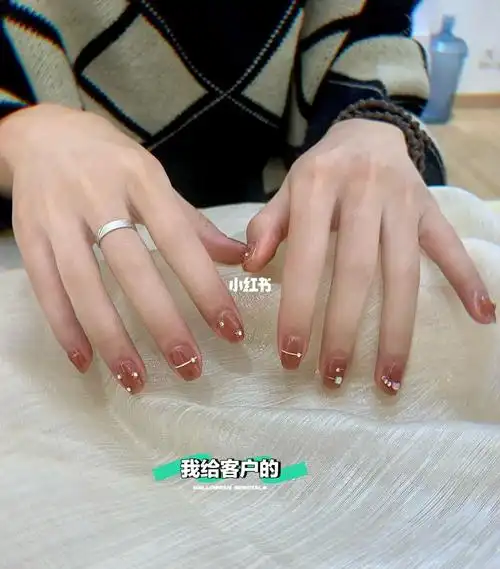 透色简单美甲简约上班族美甲低调