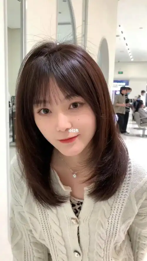 显脸小锁骨发减龄必备发型