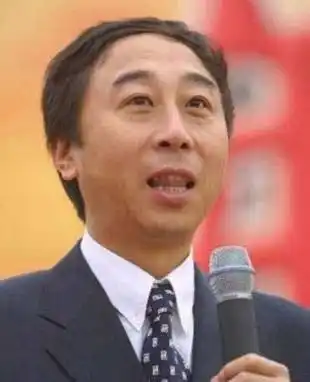 冯巩:47岁被年轻保姆索要50万分手费,他妻子的做法让人点赞