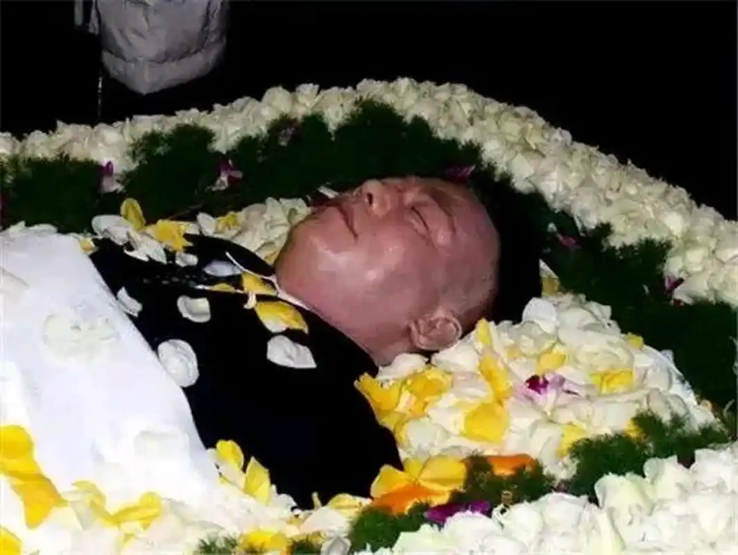 李连杰大师兄,王群病逝后,一张罕见的遗容,照片中的他遗容非常安详的