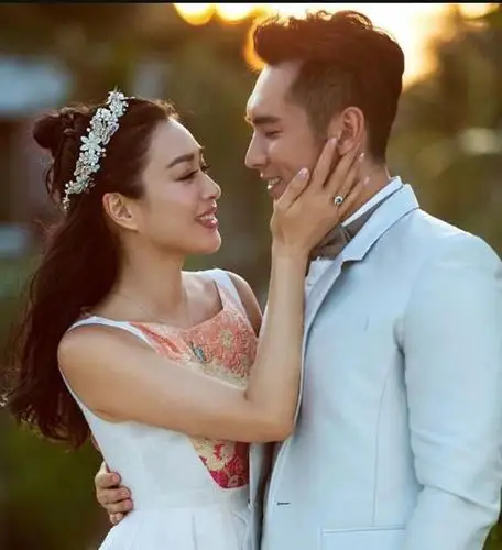 钟丽缇与3任丈夫的合影看到长相后网友张伦硕凭实力碾压