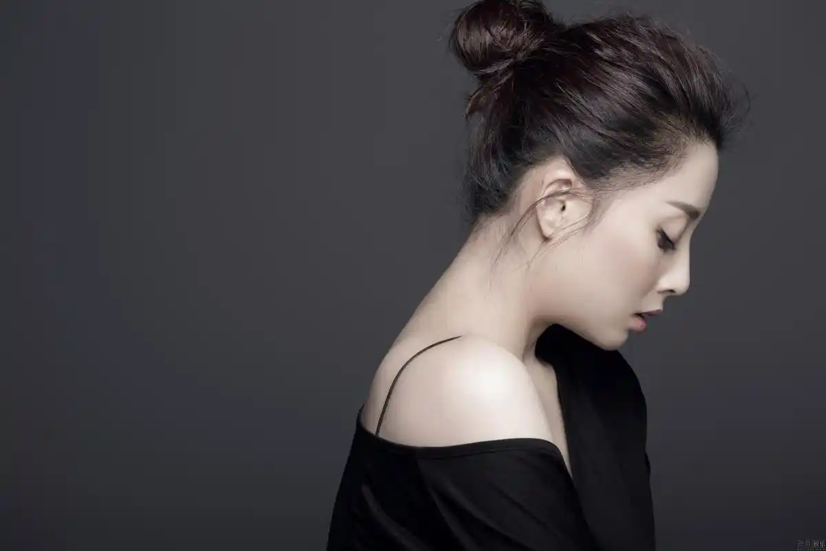 39岁的殷桃婚姻生活成谜,却活的像18岁的小姑娘