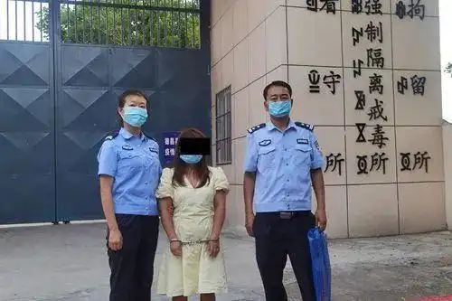 6月23日晚上11时许,违法嫌疑人杨某某在德昌县昌州街道花果村9组处