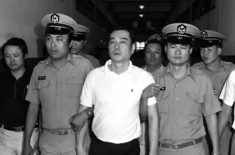 恩爱夫妻为钱反目,音乐教父与玉女掌门人五十年恩怨情史(下)