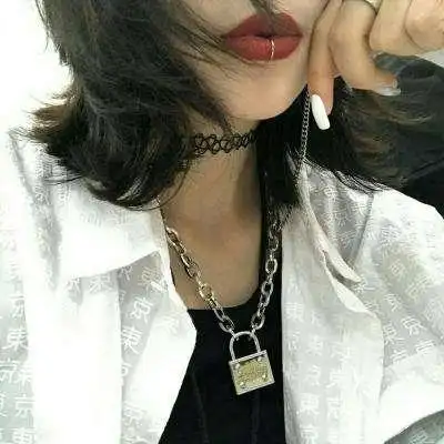 高冷霸气冷血抽烟女头像图片2018女生黑白yy头像冷酷霸气精选那些年