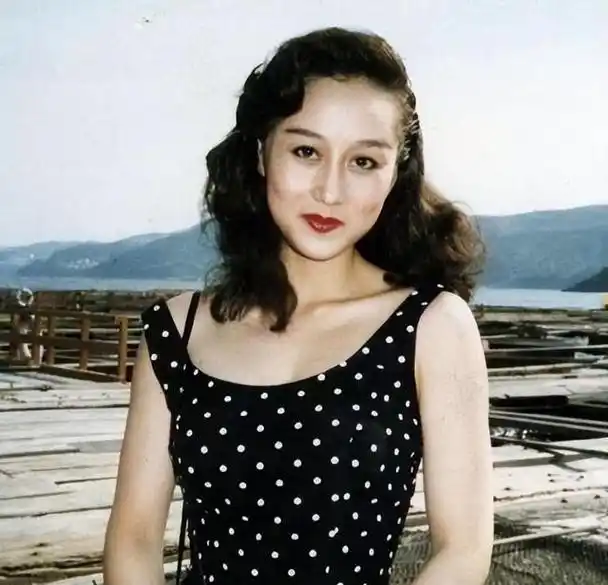 35岁李思:我爸爸是李连杰,我妈妈是黄秋燕,可是我却是留守儿童