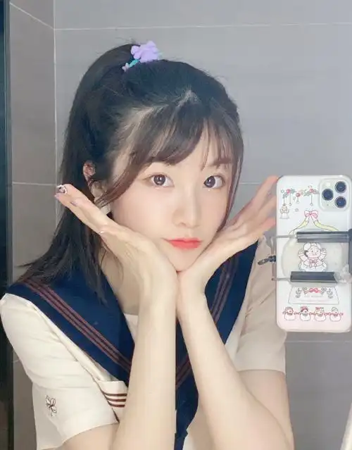 创造营2020张馨文自拍照图片410