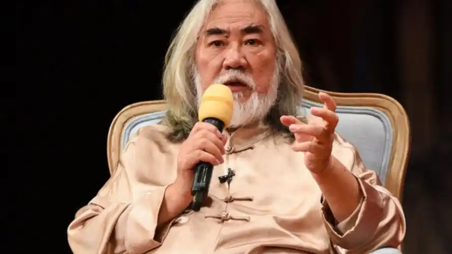 导演张纪中曝光前妻隐私被判罚,公开道歉并赔偿2万,现任被骂是小三