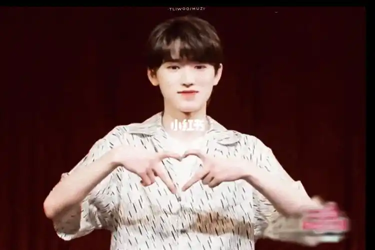 宋亚轩宝贝的花式比心哈哈哈