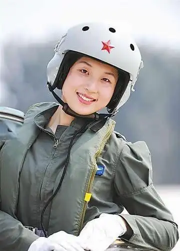 女飞行员有多美?比素颜明星美多了,看这些照片你不得不服这句话