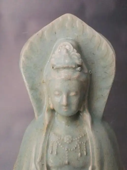 宋瓷赏珍:汝窑三面观音.