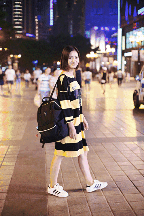 前方一波重庆妹子来袭!没时间解释了,快上车!