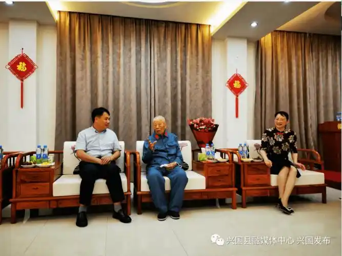 赖晓军陈黎赴吉安市看望慰问兴国籍百岁老红军曾广昌