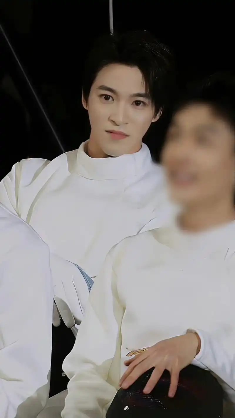 宝藏男孩 #赞多 #超新星运动会#击剑比赛  击剑02帅图 - 抖音