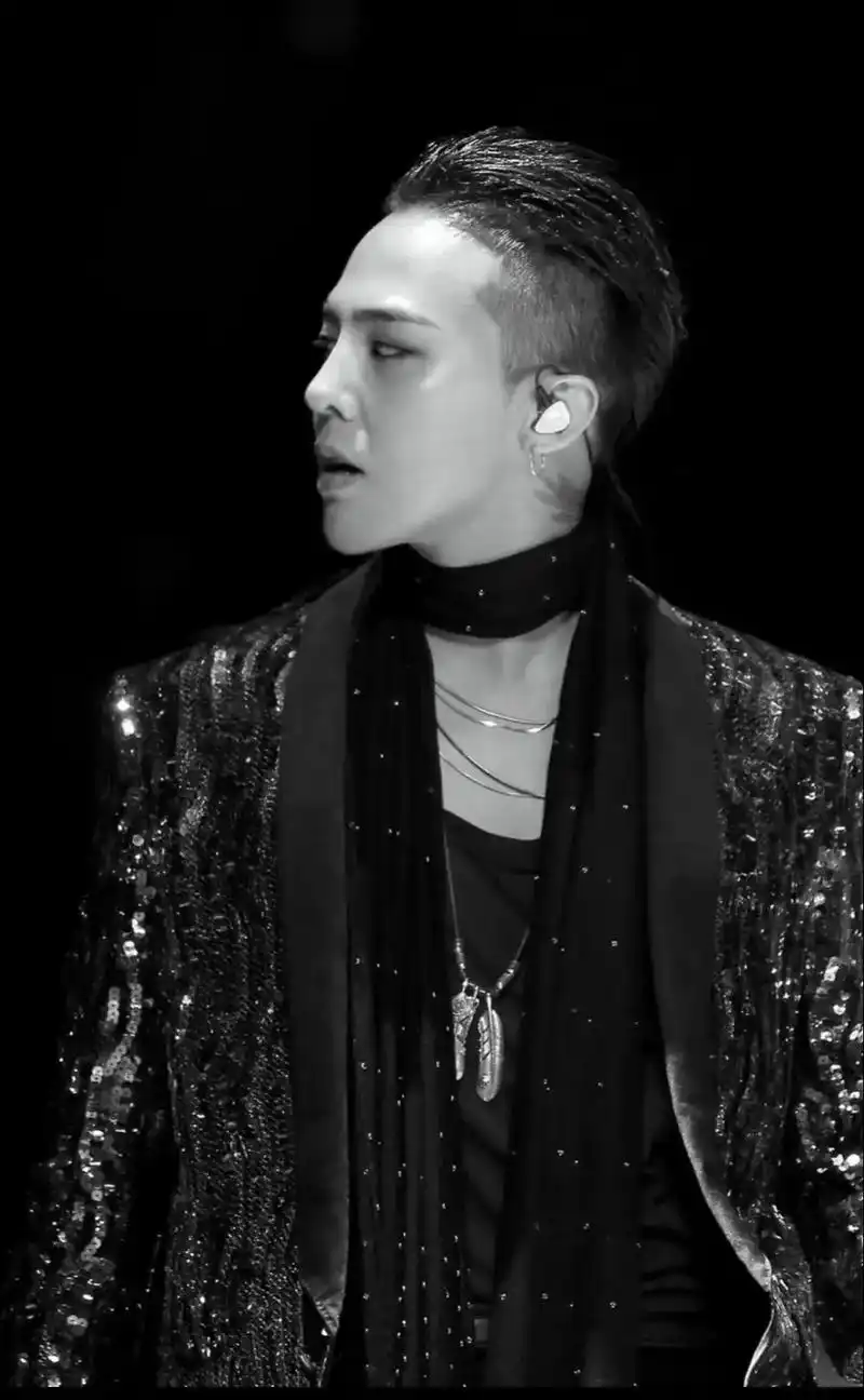 最爱龙的大背头造型!帅晕我#权志龙 #大背头 #权志龙回归