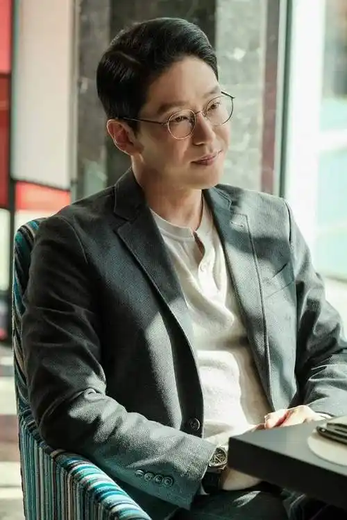 韩国热播剧《顶楼2》的反派人物 超强演技的严基俊|演员|金素妍