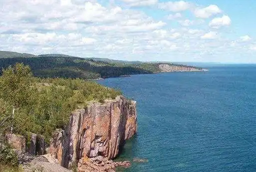 世界面积最大,蓄水量最大的湖泊并不是贝尔加湖,而是