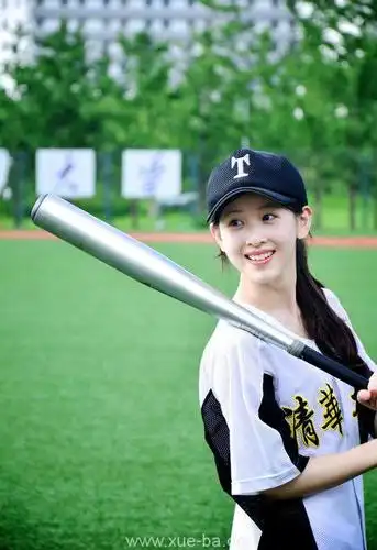 大家用美丽,善良,大方,优雅,文静,脱俗,纯洁,有见识,艳冠群芳等词汇来