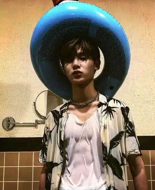 有种魅力叫炫腹肌李现朱正廷还好