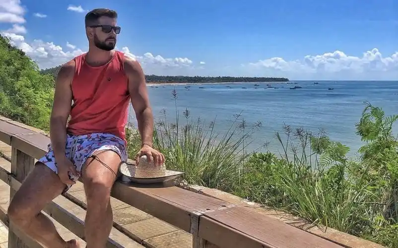 巴西性感肌肉男生物学家