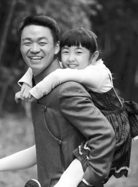 张子枫板凳演绎烈士遗孤与王宝强父女情深