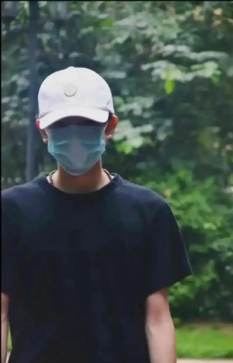 戴口罩也遮不住的帅气#王源 #氛围感照片 #男友风 @tfb - 抖音