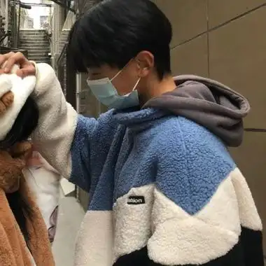 高清摸头情侣头像一对两张真人图片