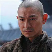 欧美光头男头像图片【点击鼠标右键下载】