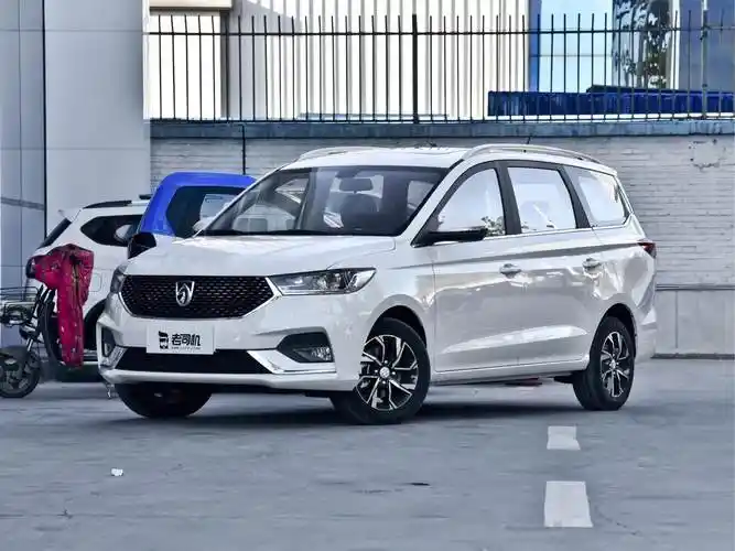 宝骏360多少钱一辆(价格实惠油耗低的6座车)