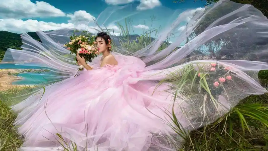 婚纱照已被一大半的彩色婚纱占据,可见彩色婚纱照的颜值已经逐渐被大