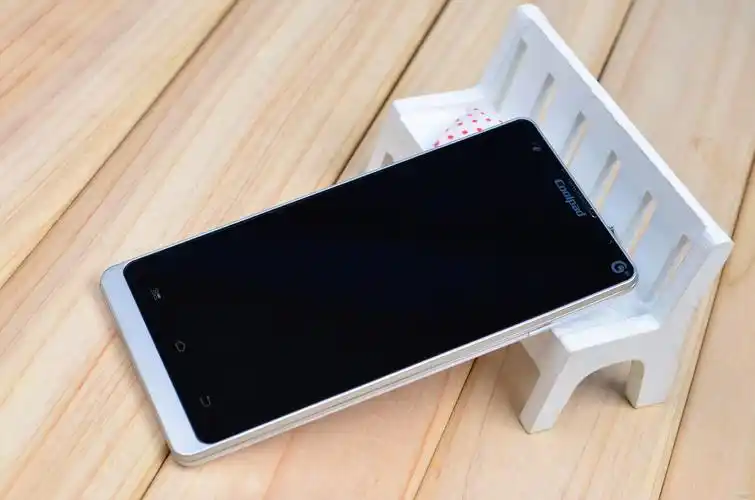 td定制720p高清大屏 酷派8720影音娱乐体验