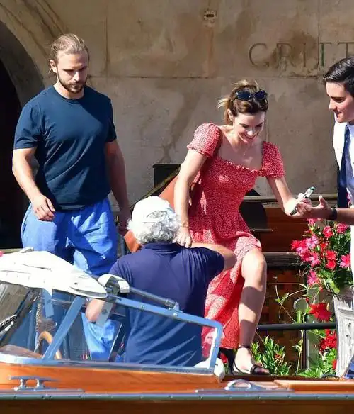 艾玛沃特森和绯闻男友在威尼斯