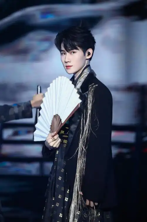 张真源重庆湖广会馆拍摄古风写真